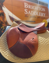 Load image into Gallery viewer, 2nd Hand Hoy Jump Saddle C047A
