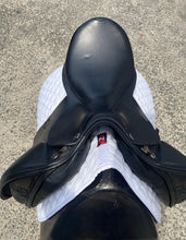 Load image into Gallery viewer, 2nd Hand Prestige Helen Double Dressage Saddle C140X
