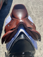 Load image into Gallery viewer, 2nd Hand Bates Elevation Jump Saddle C112X
