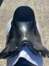 Load image into Gallery viewer, 2nd Hand Bates Dressage Saddle S192A
