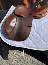 Load image into Gallery viewer, 2nd Hand Jeffries Jump Saddle C032X
