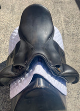 Load image into Gallery viewer, 2nd Hand Prestige D1 Dressage Saddle C027X
