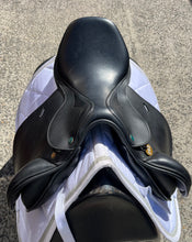 Load image into Gallery viewer, 2nd Hand Prestige Joy Jumper Saddle C263
