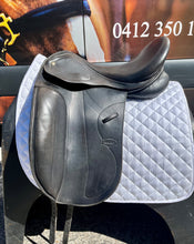 Load image into Gallery viewer, 2nd Hand Monarch Dressage Saddle C265A
