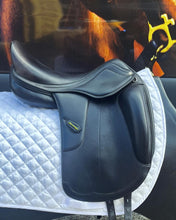 Load image into Gallery viewer, 2nd Hand Amerigo Vega Dressage Saddle C146X
