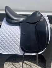 Load image into Gallery viewer, 2nd Hand Prestige Helen Double Dressage Saddle C140X
