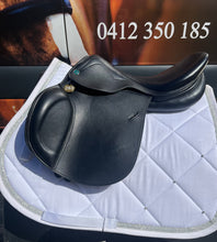Load image into Gallery viewer, 2nd Hand Prestige Joy Jumper Saddle C263
