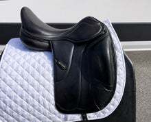 Load image into Gallery viewer, 2nd Hand Vega Dressage Saddle C202X
