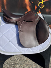 Load image into Gallery viewer, 2nd Hand Prestige Versailles Jump Saddle C143X
