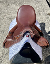 Load image into Gallery viewer, 2nd Hand Prestige Lucky Idol Dressage Saddle C017X
