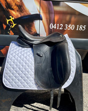 Load image into Gallery viewer, 2nd Hand Monarch Dressage Saddle C265A
