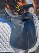 Load image into Gallery viewer, 2nd Hand Bates Dressage Saddle S192A
