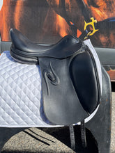 Load image into Gallery viewer, 2nd Hand Prestige Venus Dressage Saddle C050X
