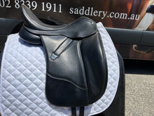 Load image into Gallery viewer, 2nd Hand Bates Dressage Saddle C109X
