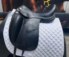 Load image into Gallery viewer, 2nd Hand Prestige Helen K Dressage Saddle D056
