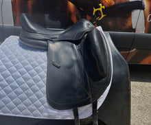 Load image into Gallery viewer, 2nd Hand Prestige D2 K Free Dressage Saddle C062X
