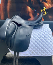 Load image into Gallery viewer, 2nd Hand Bliss of Loxley Dressage Saddle C083X
