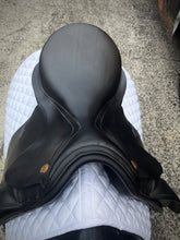 Load image into Gallery viewer, 2nd Hand KN Samba Dressage Saddle C161X
