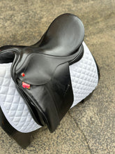 Load image into Gallery viewer, 2nd Hand Albion Legend Dressage Saddle C343
