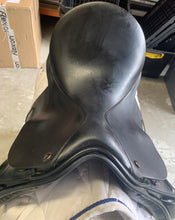 Load image into Gallery viewer, 2nd Hand Windsor Dressage Saddle C080A
