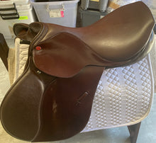Load image into Gallery viewer, 2nd Hand Lemetex Jump Saddle C068A
