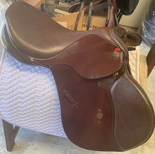 Load image into Gallery viewer, 2nd Hand Lemetex Jump Saddle C068A
